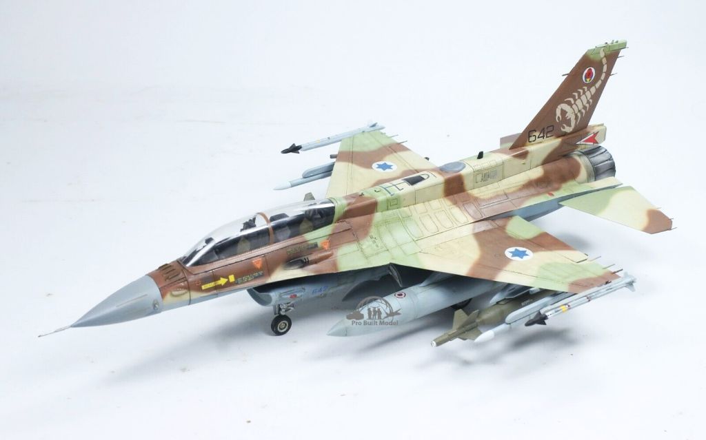 Kinetic F-16D IDF Block 40 "BRAKEET" GBU-15 1/48